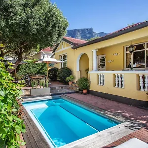 https://toms-guest-house.hotels-capetown.com
